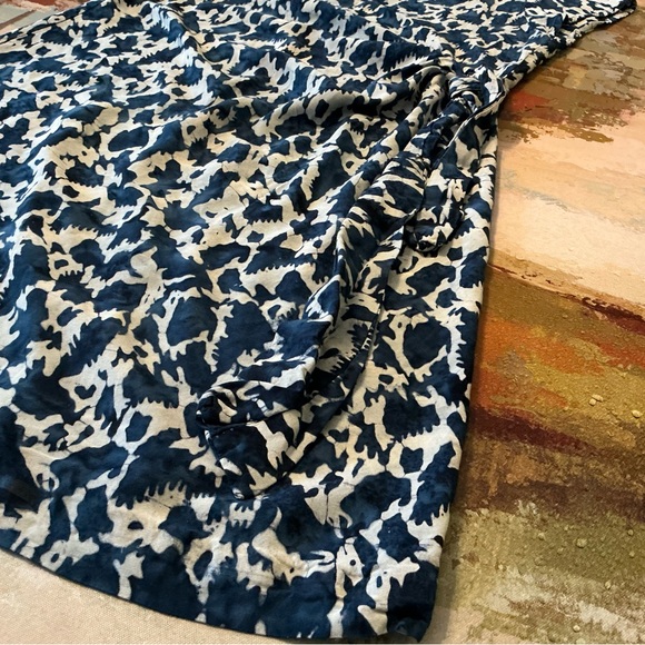 SAMBAR - Hand printed dress. - Picture 6 of 9